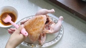 КАК ПРАВИЛЬНО ПРИГОТОВИТЬ СОЧНУЮ КУРИЦУ НА СОЛИ. ХРУСТЯЩАЯ Курица в духовке