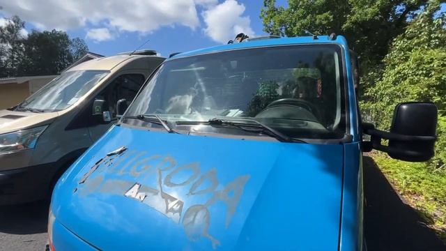 Köp Flakbil Renault Master 2,5 med Hiab 026T kran på Klaravik смотреть онлайн