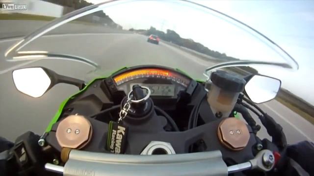 Audi RS6 vs Bike Kawasaki Zx-10 Top Speed Autobahn смотреть онлайн