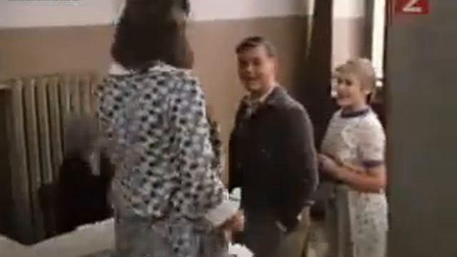 Не учите меня жить, лучше помогите материально смотреть онлайн