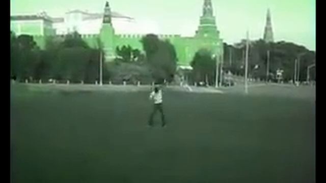 Пацан танцует тектоник около кремля.flv смотреть онлайн