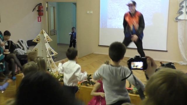 Дед МОРОЗ и БРЕЙК-ДАНС. SANTA CLAUS and BREAK DANCING. смотреть онлайн