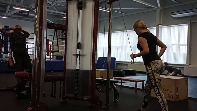 Трицепс - топ 5 упражнений. #трицепсТопПятьУпражнений #фитнесДляДевушек #стройныеРуки смотреть онлайн