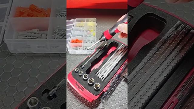 29220 Отвёртка реверсивная телескопическая переставная 2в1с набором бит и головок13пр. смотреть онлайн