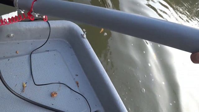 Ночёвка втроём на диком острове в низовьях Астрахани. Первый дальняк лодочного мотора Ветерок 8. смотреть онлайн
