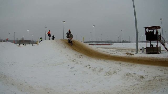 Зимняя гонка на новой трассе смотреть онлайн