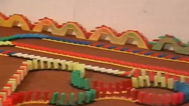 Domino Rally Pivot Track Fun смотреть онлайн