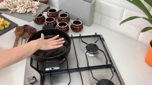 Потрясающе вкусное жаркое в горшочках . Ира готовит смотреть онлайн