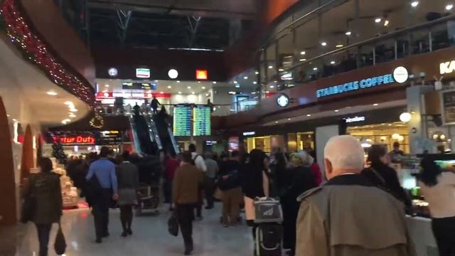 Стамбул. Аэропорт Сабиха Гёкчен. Жду самолёт... 28.11.2016, 10:14 смотреть онлайн