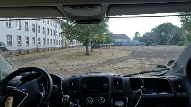 Серый Бус. Наехал на ноги Миколе. Неудачный перегруз. Бусом по Европе.