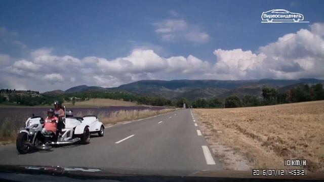 Необычное транспортное средство. Забавное на дорогах. смотреть онлайн