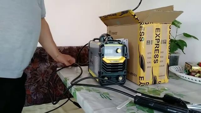 Распаковка сварочного аппарата с AliExpress DEKO DKA-250Y смотреть онлайн