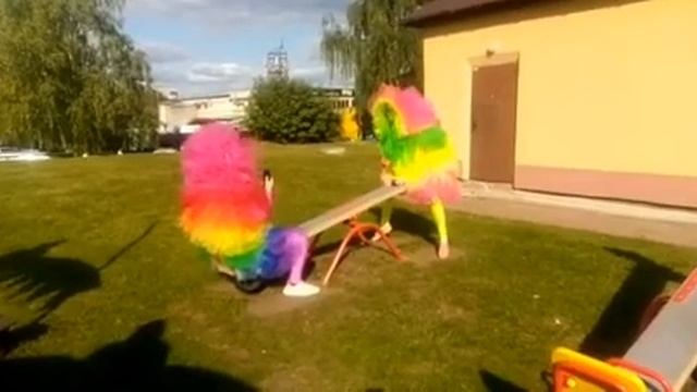 Шар бабл бол, Ева внутри огромного шара смотреть онлайн