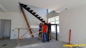 Монтаж лестницы на центральном косоуре