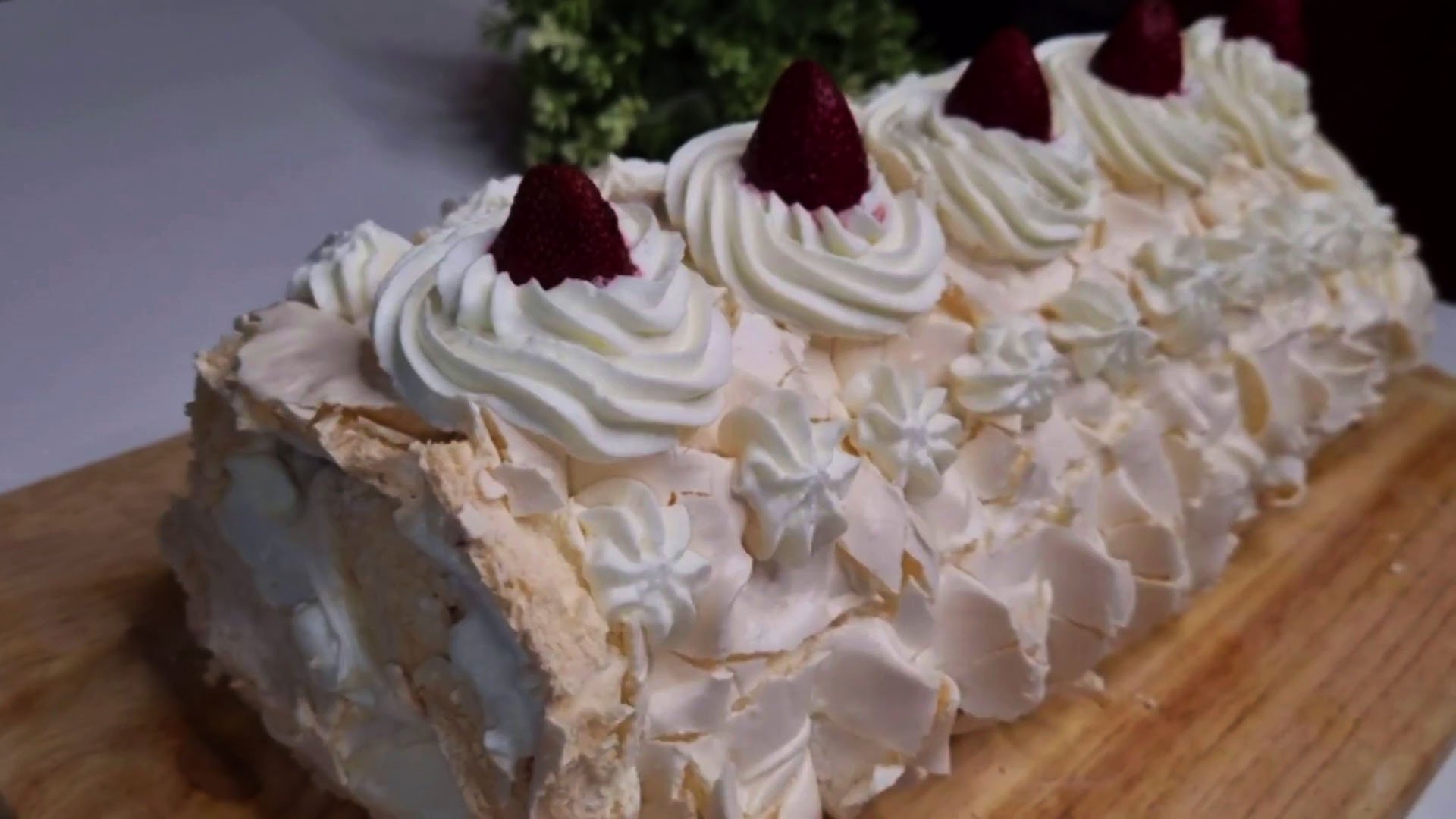 МЕРЕНГОВЫЙ РУЛЕТ смотреть онлайн