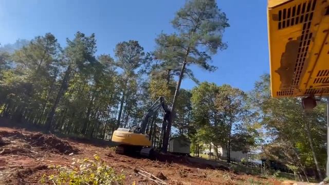 Deere 210G Excavator Clearing смотреть онлайн