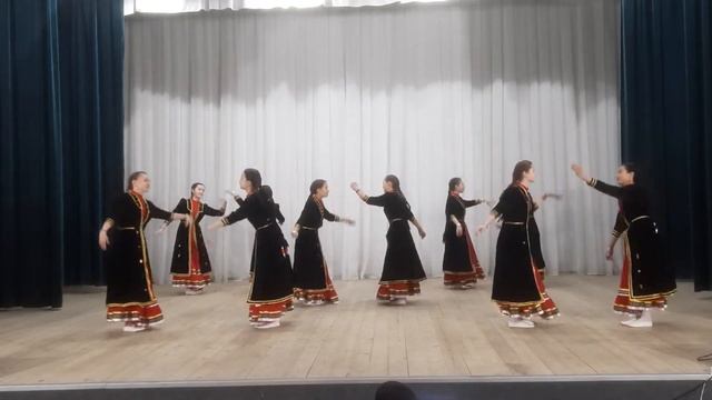 Танец "Беләҙегем-йөҙөгөм" (старшая группа). ДШИ им. Г. Сулейманова Темясовский филиал. смотреть онлайн