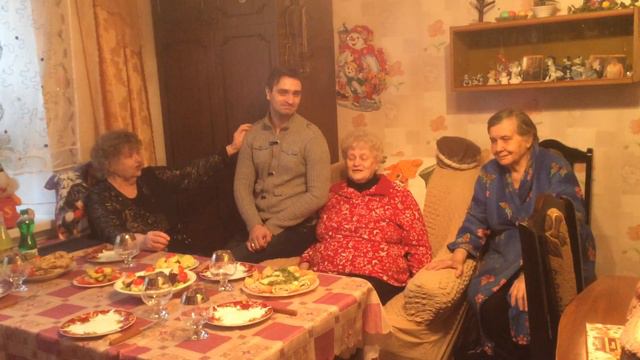 Старею, старею... Не судите строго Как смогла, так и спела Главное, от души смотреть онлайн