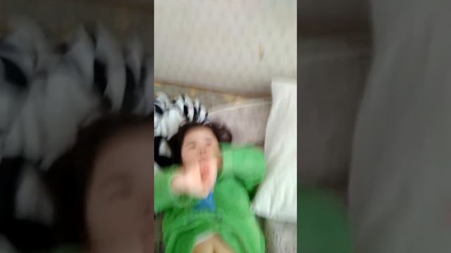 Ванесса одевает колготки 26.03.18 смотреть онлайн