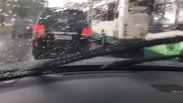 В Калининском районе прошел град, хорошее начало лета... смотреть онлайн