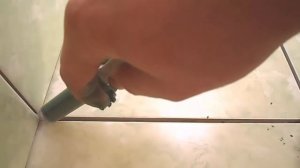 Как затереть межплиточные швы. Затирка швов. Как затереть швы. How to grout tile floor.