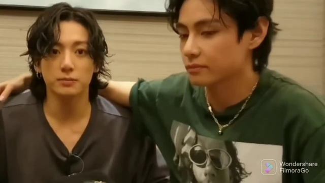 Тэхён взглядом сделать больно готов тому кто трогает его Гуки😠 #taekookisreal #вигуки #taekook #vjk смотреть онлайн