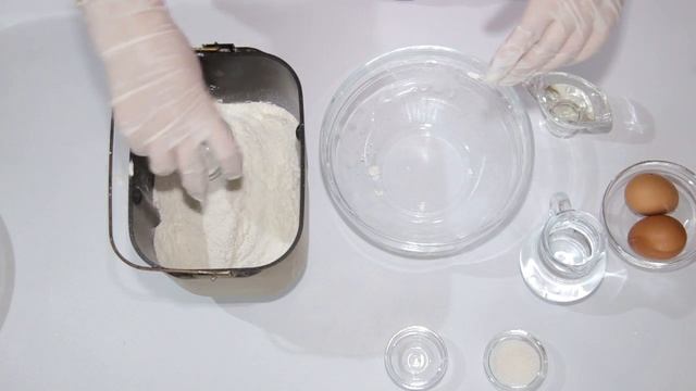 Дрожжевое тесто. Рецепт дрожжевого теста для пирожков, пирогов, расстегаев, кулебяк. смотреть онлайн