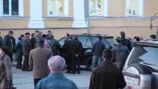 Избили за неправильную парковку смотреть онлайн