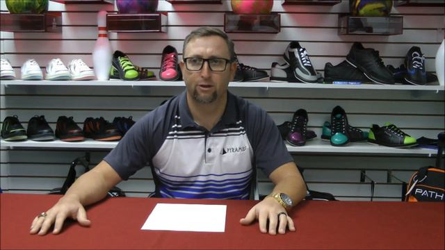 Talk Bowling Episode 137: One-Handed Or Two-Handed Bowling? смотреть онлайн