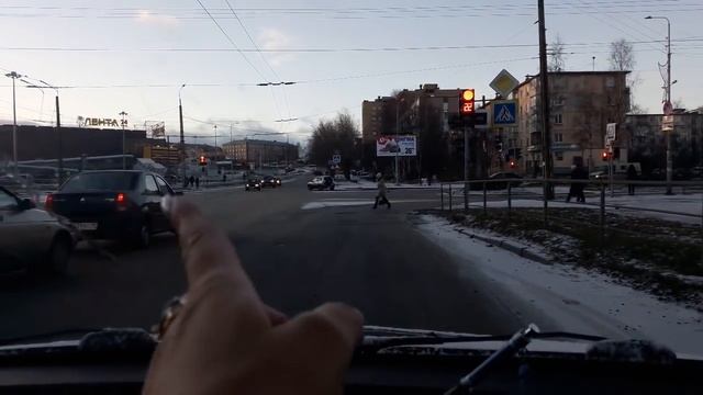 Красный светофор☝️с зелёной стрелкой дополнительной секцией смотреть онлайн