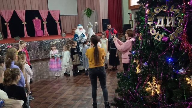 Albero di Natale alla casa del sindacato di Lugansk, doni per I bambini della LNR смотреть онлайн