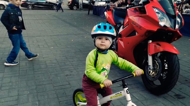 Дети на беговеле.Беговел 2+.Беговел B’TWIN.balancebike.Что такое беговел?  Balancebike