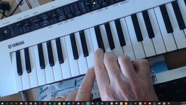 Deep Dive: Love Her Madly 4 - "Ring Christmas Bells" solo explained on keyboard смотреть онлайн