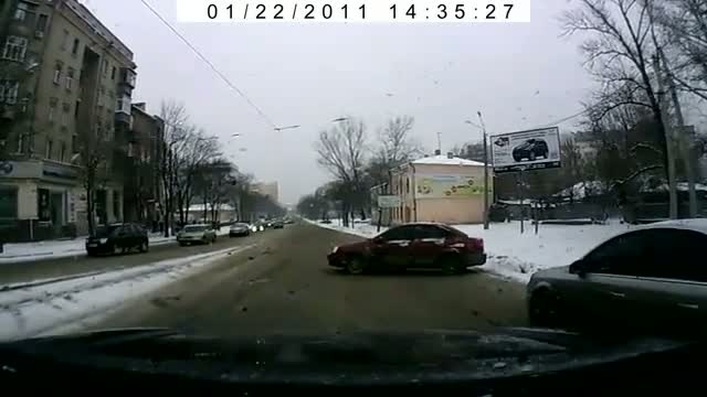 Авто развернуло дважды смотреть онлайн