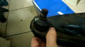 Разбитая шаровая опора Рено Логан