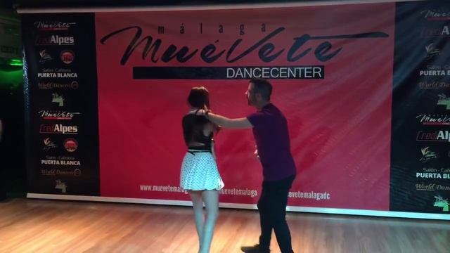 Taller de bachata inicial Cristian Valdivia y Maria talleres Sala Muevete смотреть онлайн