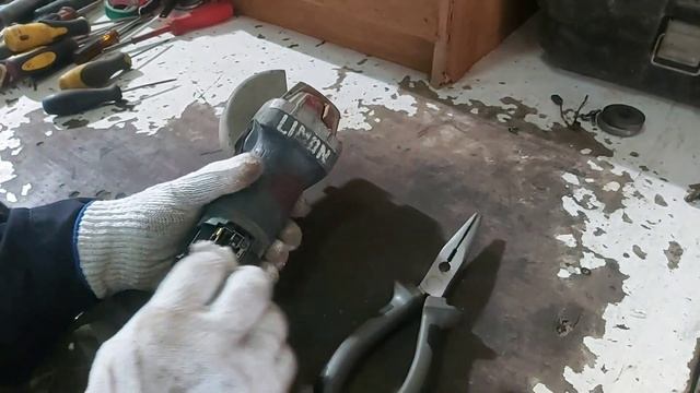 BOSCH GWS 700 - 4.5"inch enlgal grendar carbon brush spark solusan смотреть онлайн