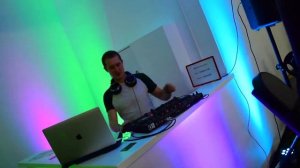 Dj Диджей в фитнес клубе