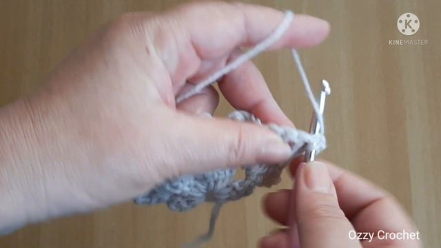 كروشيه: :شال او اسكارف مثلث بغرزة مجسمة تكرار سطر واحد _ 3d stitch shawl _ Ozzy Crochet смотреть онлайн