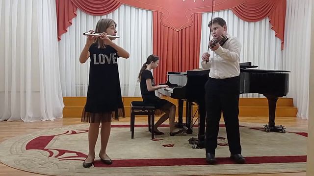 Трио:Ангелина Шадрина-флейта,Андрей Лыков-скрипка,Екатерина Сухарева-фортепиано. К. Вайль. Мекки-но смотреть онлайн