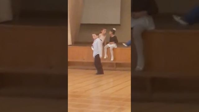 Дочка танцует.Первый день в школе. смотреть онлайн