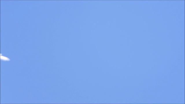 Airplane SuperZoom / Boeing 737-4Y0 With Nikon Coolpix P1000 / 125x Optical Zoom