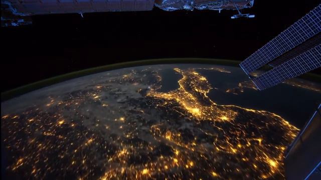 Ludovico Einaudi - Fly ( Video: Earth Seen From The ISS)
