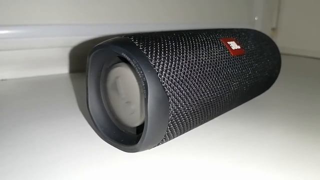 Колонка JBL FLIP 5 LFM 60% Bass Test смотреть онлайн