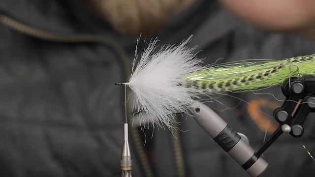 FLY TYING - Fresh Flesh - PIKE FLY TUTORIAL смотреть онлайн