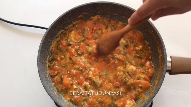 Menemeni Birde Böyle Deneyin-En Lezzetli Menemen Tarifi-Bera Tatlidunyasi смотреть онлайн