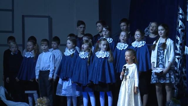 Детский хор во время Рождественской программы-2 смотреть онлайн