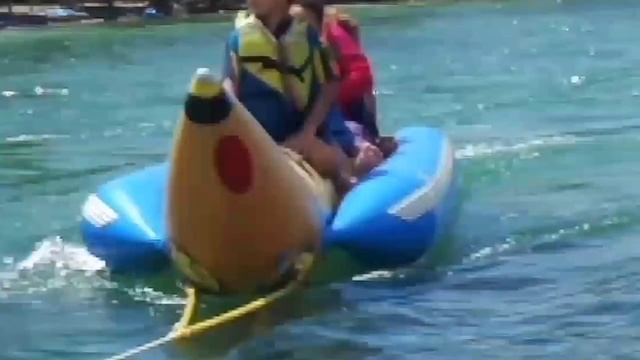 Banana boat with my family смотреть онлайн