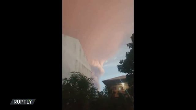 Редкое явление: вулканические молнии над вулканом Тааль на Филиппинах смотреть онлайн