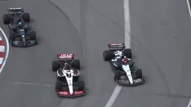 Kevin Magnussen and Nyck de Vries run off the track fighting for positions #canadiangp #f1 смотреть онлайн